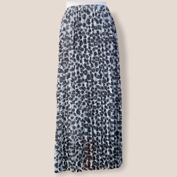 Adrianna Papell Dresses & Skirts - NWT Adrianna Papell Leopard Pleated Skirt …